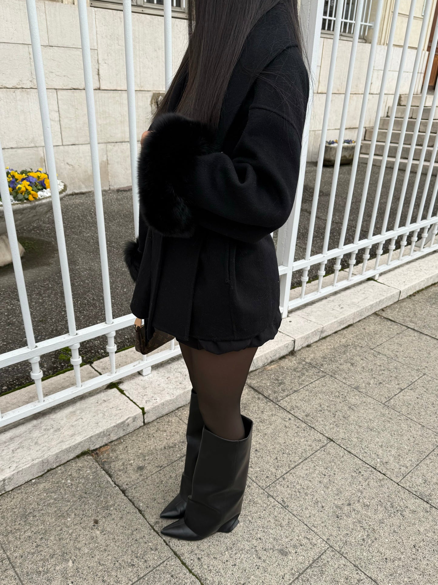 BLACK WOOL COAT WITH FUR