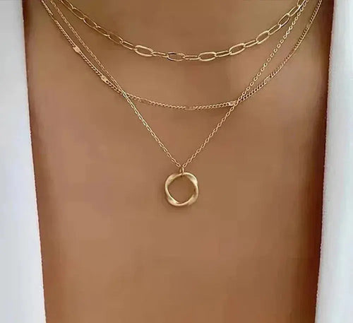 Classic Gold Layered Necklace with Pendant Design